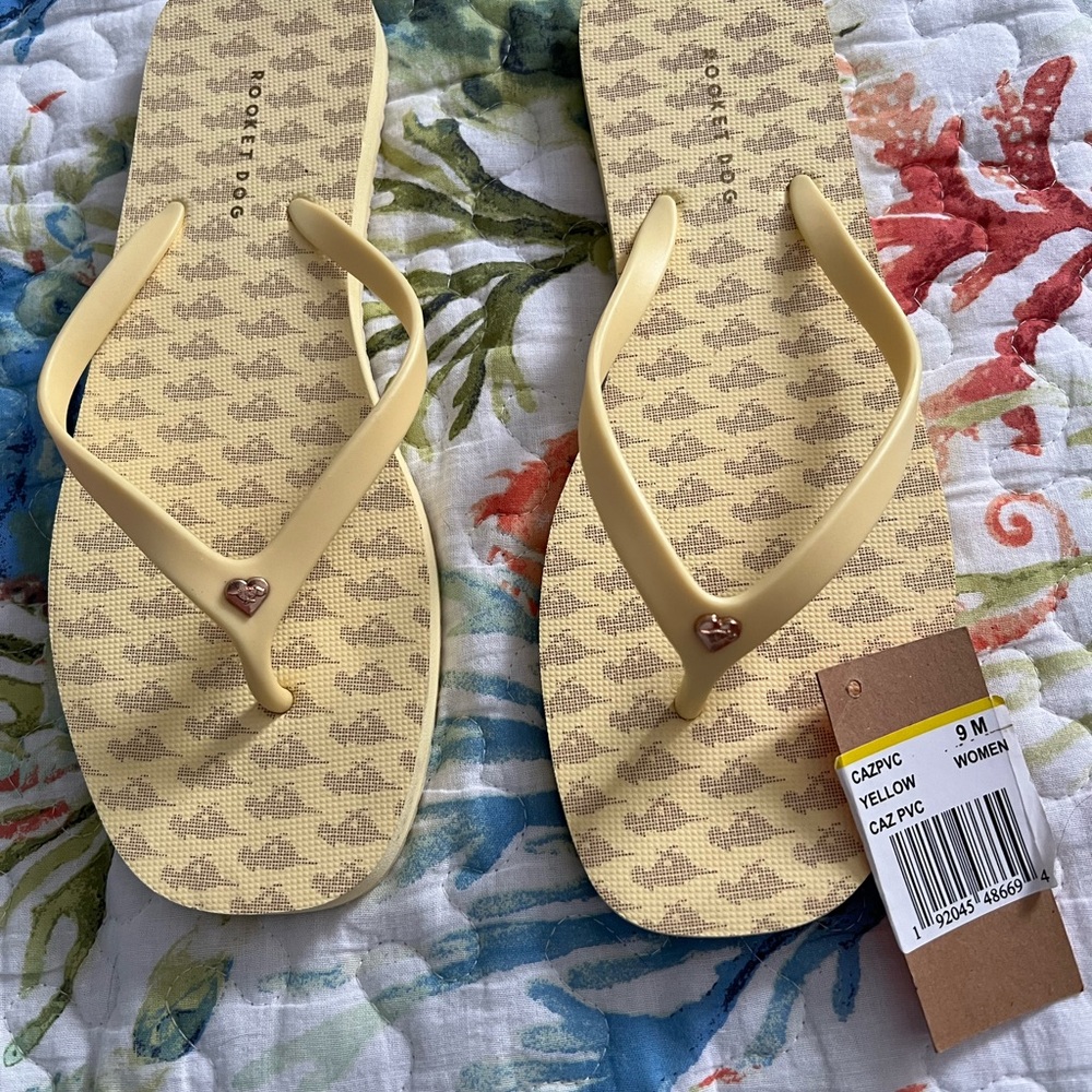 Rocket Dog Women's Yellow Sandals with Heart Accent
